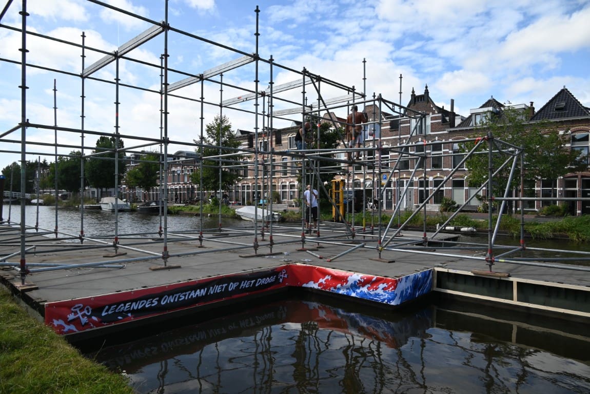 Opbouw Glibberbal in volle gang